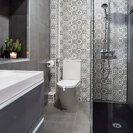 Completely Renovated In October 2018 레온