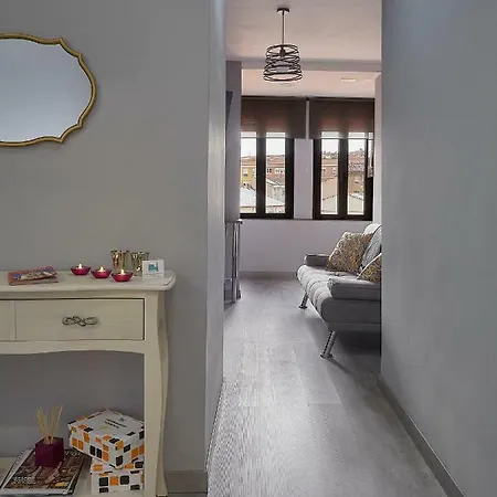 아파트 Completely Renovated In October 2018 레온